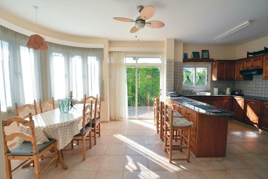 Villa Daryah Sirina Bay โปรทาราส ภายนอก รูปภาพ