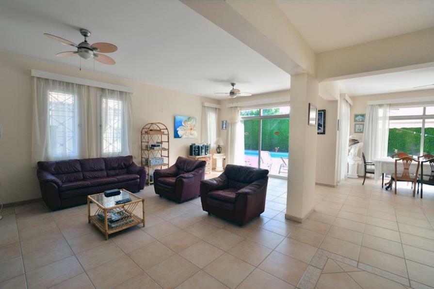 Villa Daryah Sirina Bay โปรทาราส ภายนอก รูปภาพ